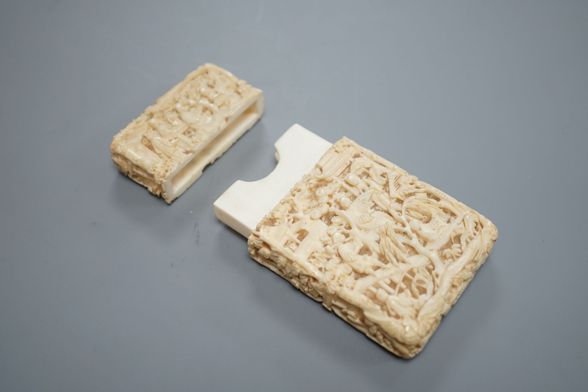 A 19th century Canton ivory card case 9.5cm